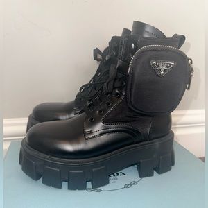 Combat boots